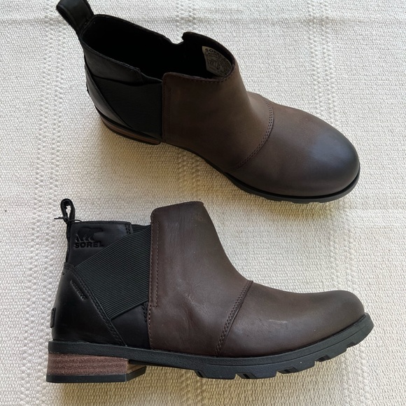 Sorel Shoes - NWT Sorel Chelsea Boots